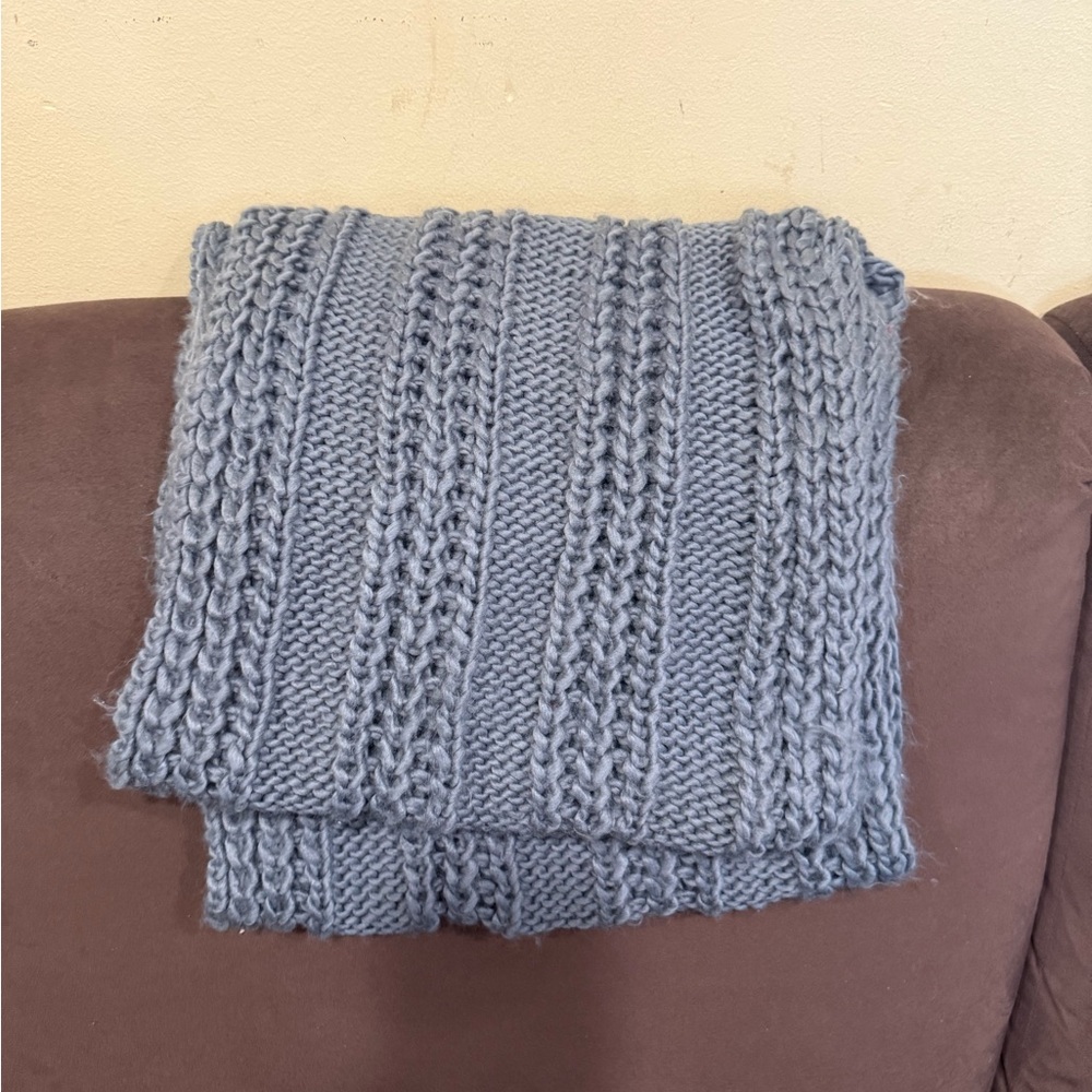 Source Unknown Soft Gray Knit Scarf